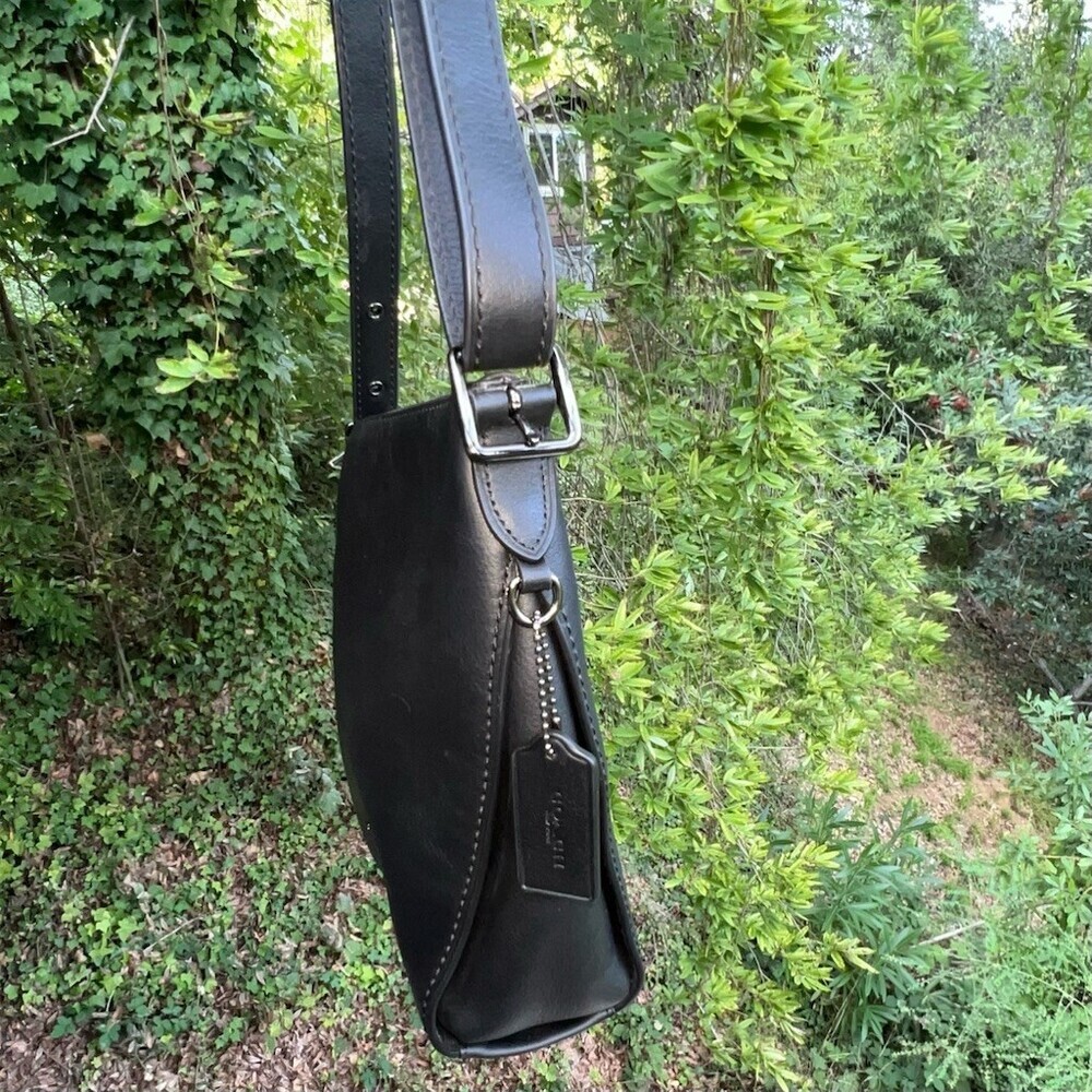 VINTAGE COACH Black Leather Shoulder Bag with Gunmetal Hardware 21377 AUTHENTIC - Picture 7 of 10